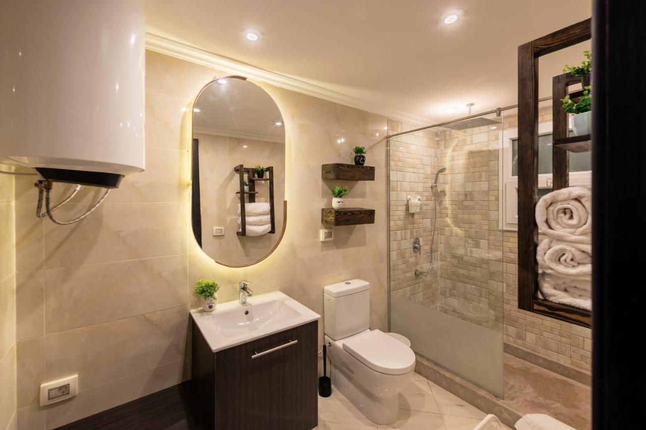Waterfront Designer 2br - 5 Min To Airport Апартаменти