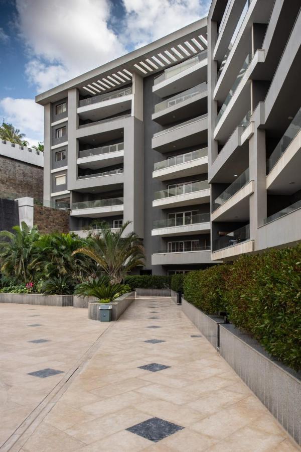 Waterfront Designer 2br - 5 Min To Airport *