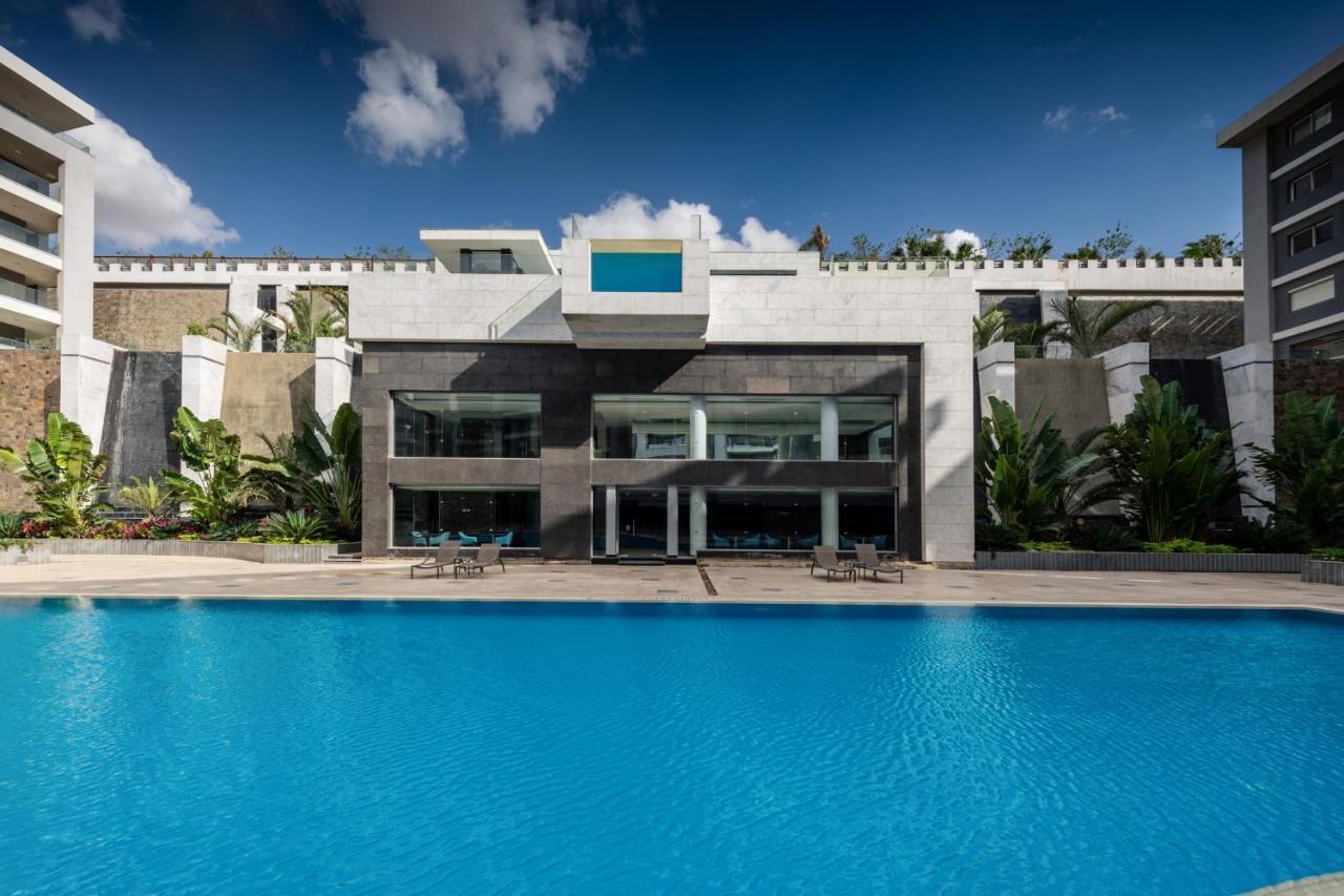 Waterfront Designer 2br - 5 Min To Airport Appartement *